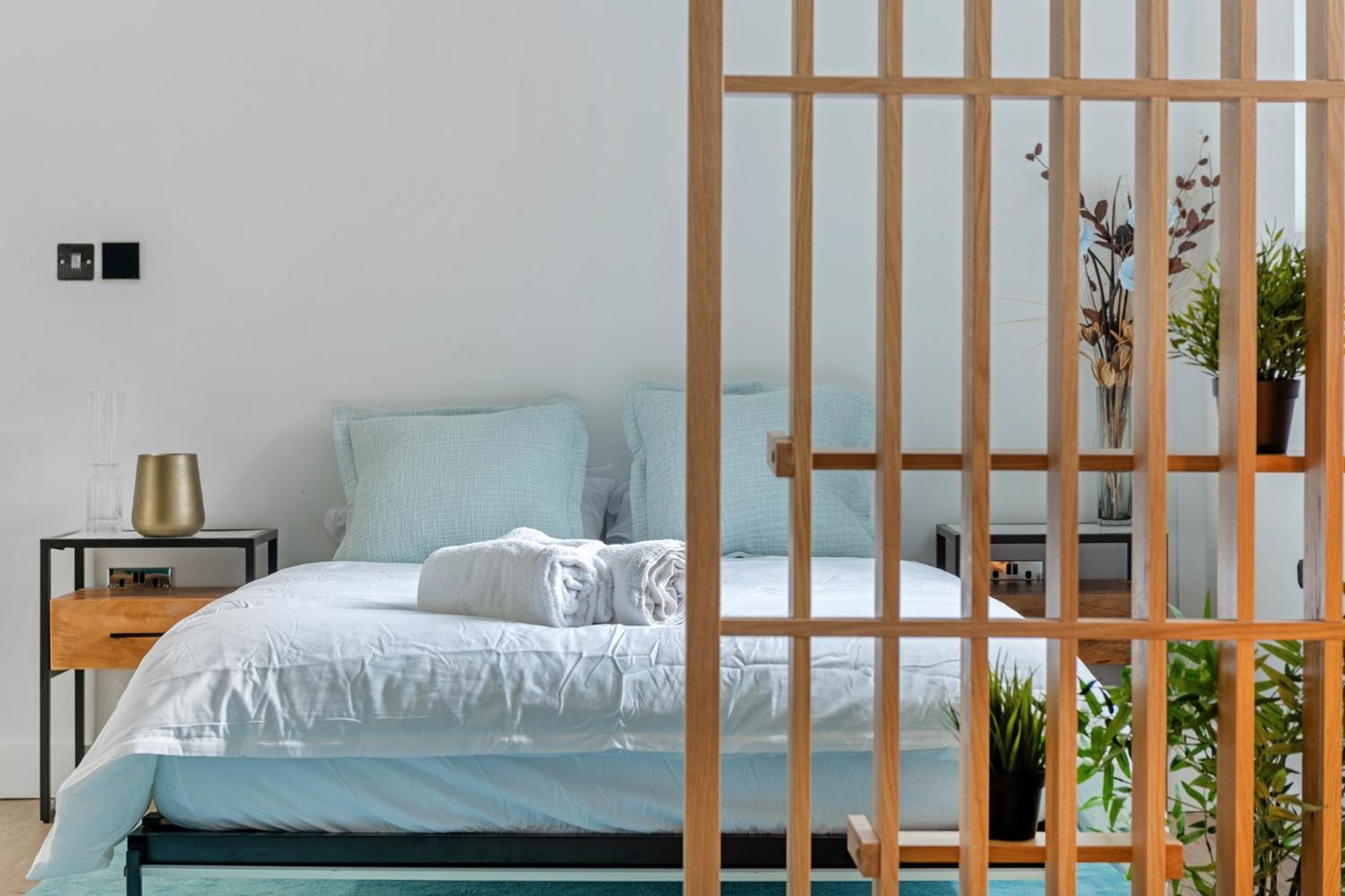 Modern In Arnold Apartment